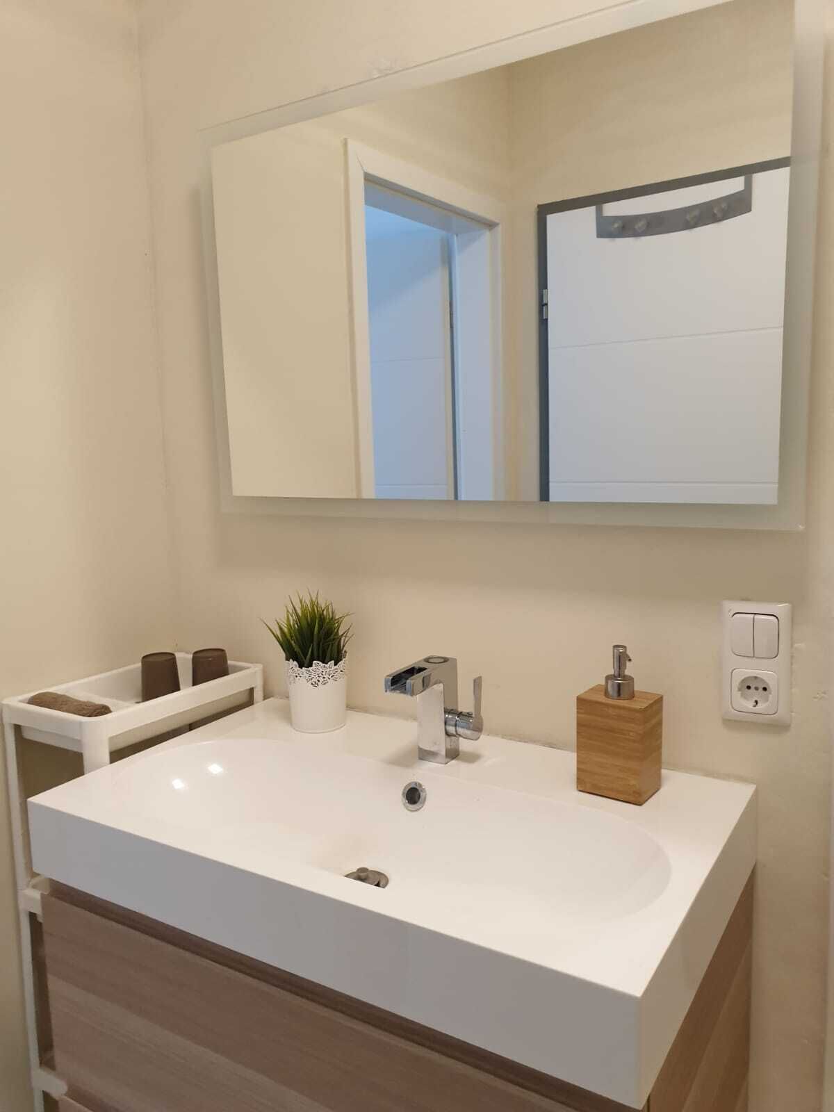 Apartment | Waschbecken im Bad