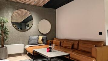 Deluxe Apartment | Living area | Flat-screen TV
