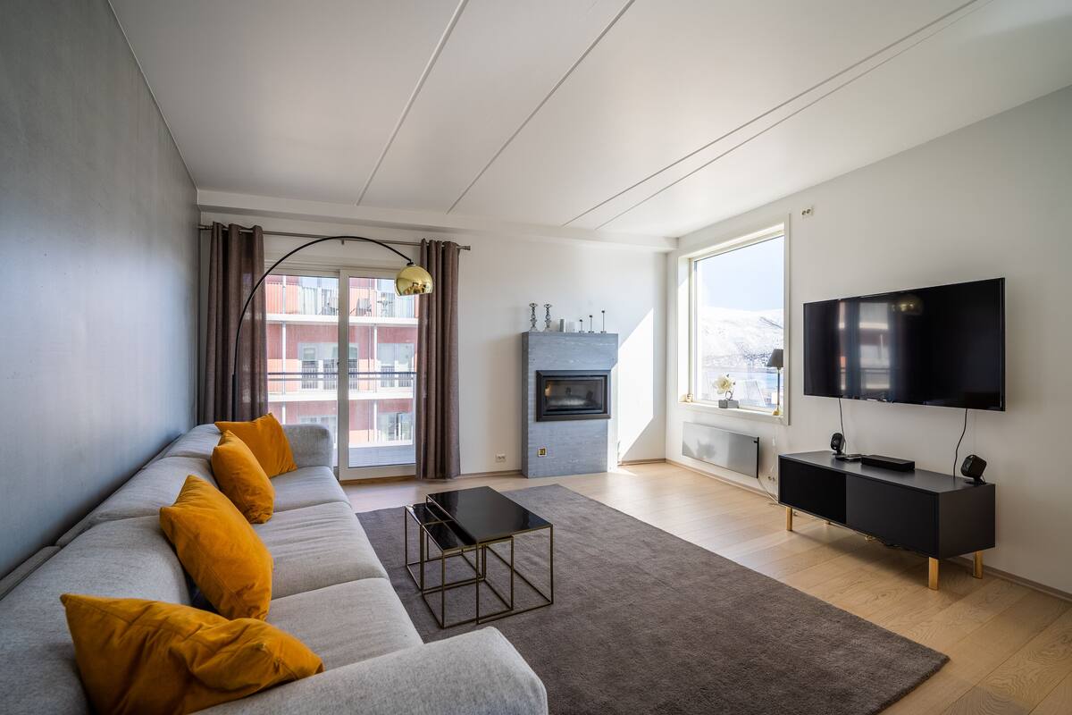 Departamento Deluxe (Deluxe Three-Bedroom Apartment) | Sala de estar | Televisión de pantalla plana