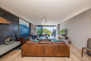 Casa de diseñador | Área de sala de estar | Televisión de pantalla plana