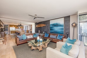 Casa de diseñador | Área de sala de estar | Televisión de pantalla plana