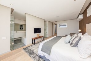 Design House | 4 bedrooms, free WiFi, bed sheets - Little Glen Views (Cape Town)