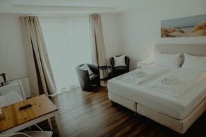 Superior Double Room, Private Bathroom, Garden View (mit Balkon) | Room amenity