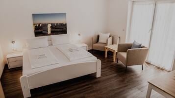 Superior Double Room, Private Bathroom, Garden View (mit Balkon) | Kemudahan bilik
