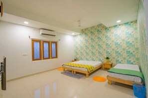 5 bedrooms, WiFi - Homestay worth exploring (Raipur)