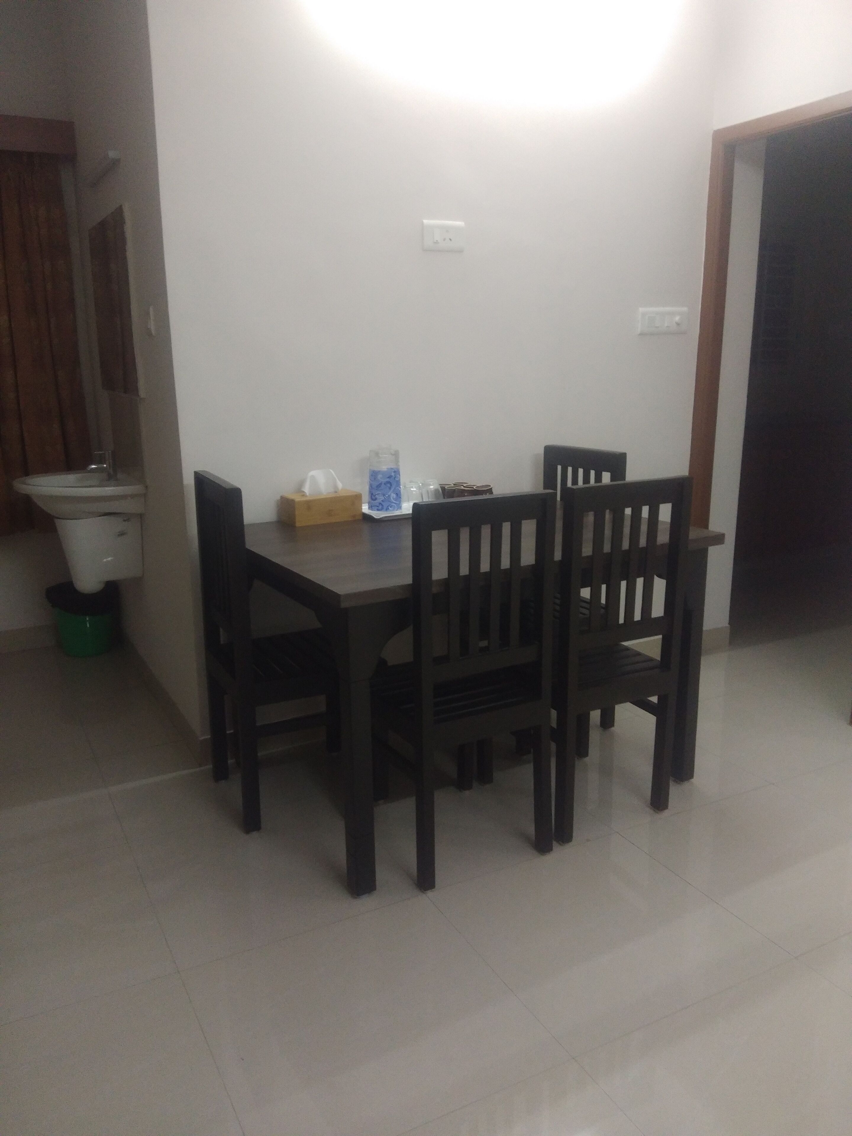 deluxe double room | living area | tv