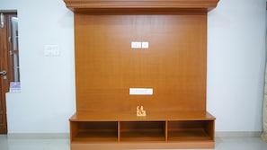 Executive Quadruple Room | Living area