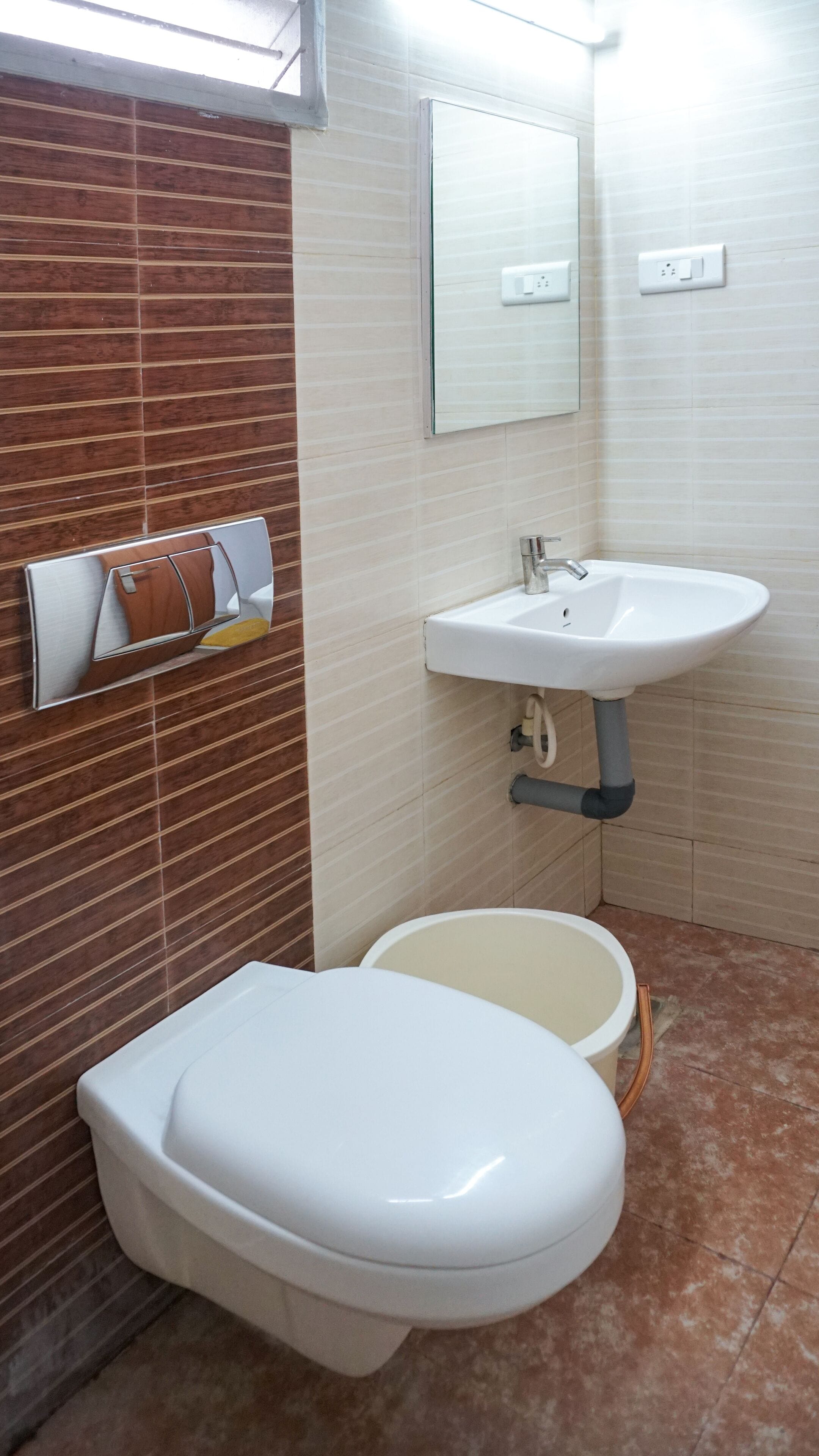 shower, free toiletries, towels