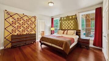 5 bedrooms, desk, iron/ironing board, travel cot