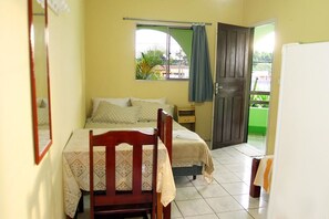 ダブルルーム | WiFi (無料)