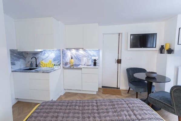 1 habitación, tabla de planchar con plancha, wifi y ropa de cama 