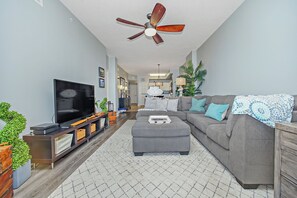 Studio (3 Bedrooms) | Interior