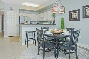 Studio (3 Bedrooms) | Interior