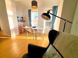Interior - Spacious 2 bed apartment opposite main beach! (Woolacombe)