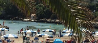 Erdgeschosswohnung mit Garten und direktem Zugang zum Pool. A. A. Kostenloses WiFi