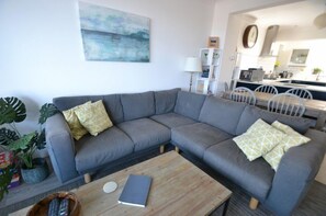 TV - Gorgeous 2 bed apartment overlooking Combesgate Beach (Woolacombe)