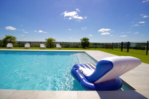 Piscina a l'aire lliure i piscina climatitzada 