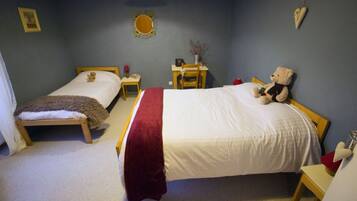 17 chambres, fer et planche Ă repasser, Wi-Fi, draps fournis