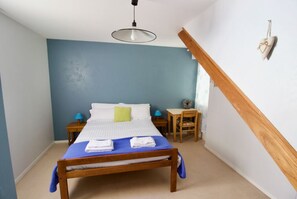 3 habitaciones, tabla de planchar con plancha, wifi y ropa de cama