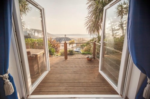 Fabulous 3 bedroom Woolacombe apartment  close to village with outside space and stunning sea views