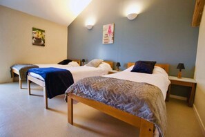 3 bedrooms, iron/ironing board, WiFi, bed sheets