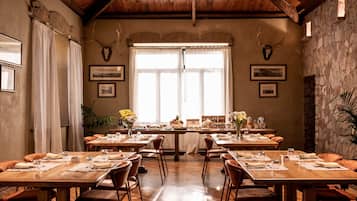 Colazione continentale, servita tutte le mattine (15 EUR a persona)