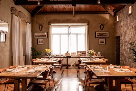 Desayuno continental diario (EUR 15 por persona)