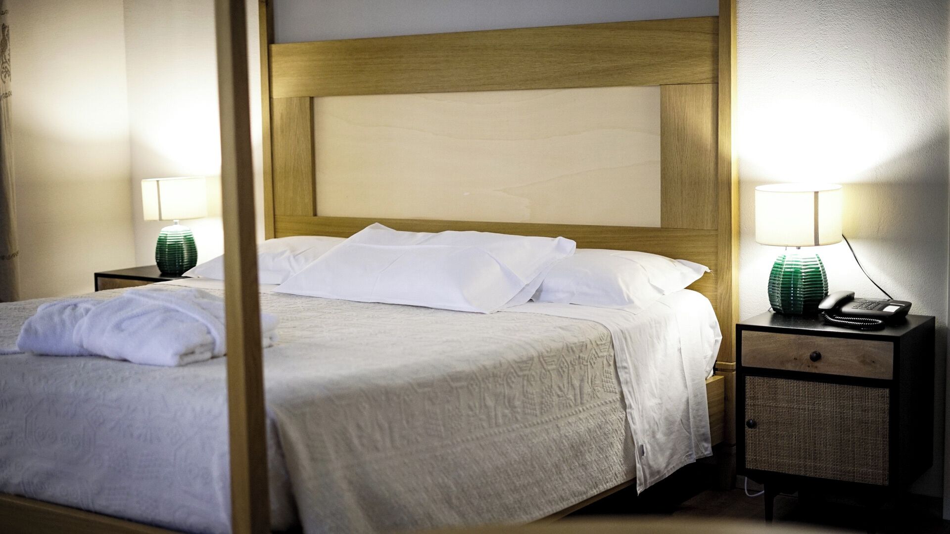 Dobbeltrom – deluxe | Bad | Dusj, regndusjhode, toalettartikler (inkludert) og hårføner