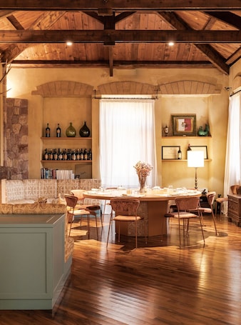 Daily continental breakfast (EUR 15 per person)