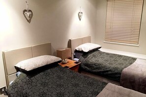 2 chambres, fer et planche à repasser, accès Internet, draps fournis