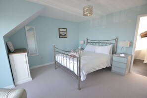 3 chambres, fer et planche à repasser, Wi-Fi gratuit, draps fournis