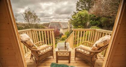Dog friendly cottage with short drive to beach