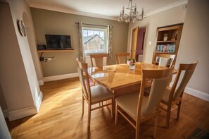 Dining - Dog friendly cottage with short drive to beach (Woolacombe)