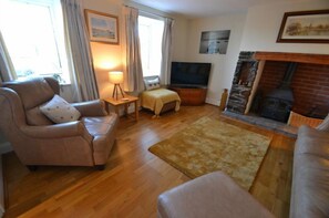TV, table football, books - Dog friendly cottage with short drive to beach (Woolacombe)
