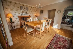 Dining - Dog friendly cottage with short drive to beach (Woolacombe)
