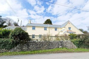 Exterior - Dog friendly cottage with short drive to beach (Woolacombe)