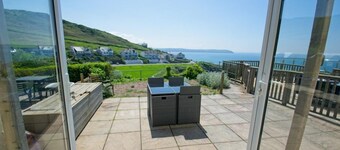 2 bed apartment close to Combesgate Beach with outside space and seaviews