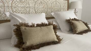 3 chambres, bureau, fer et planche Ă repasser, lit parapluie