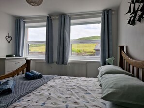 3 soverom, strykejern/-brett, reiseseng for barn og internettilgang