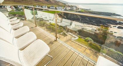 Fabulous 3 bed apartment with amazing seaviews and balcony