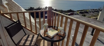 A 2-bedroom seafront apartment in a large detached property on seafront