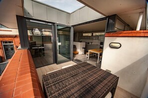 تناول الطعام بالخارج