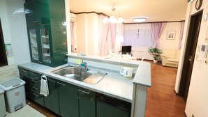 独立别墅 (Private Vacation Home) | 私人厨房 | 烤盘