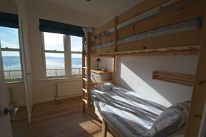 3 chambres, fer et planche à repasser, accès Internet, draps fournis