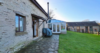 Cosy countryside cottage  10 mins drive from beach and amenities.