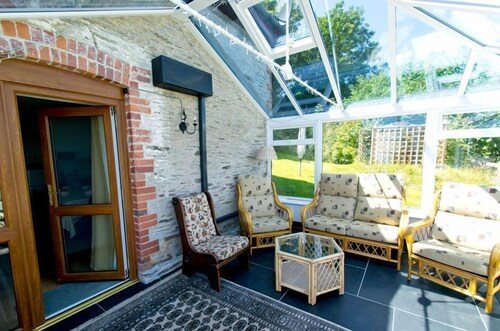 Cosy countryside cottage  10 mins drive from beach and amenities.