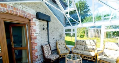 Cosy countryside cottage 10 mins drive from beach and amenities.