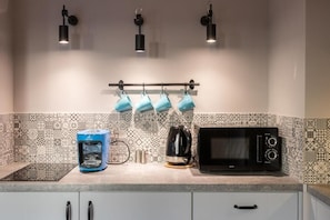 Studio | Cuisine privée | Réfrigérateur, four à micro-ondes, bouilloire électrique