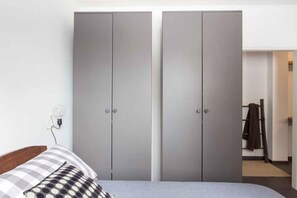 1 habitación, tabla de planchar con plancha, wifi y ropa de cama 