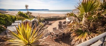 Lovely 2 bed apartment opposite main beach on Esplanade with fab seaviews !